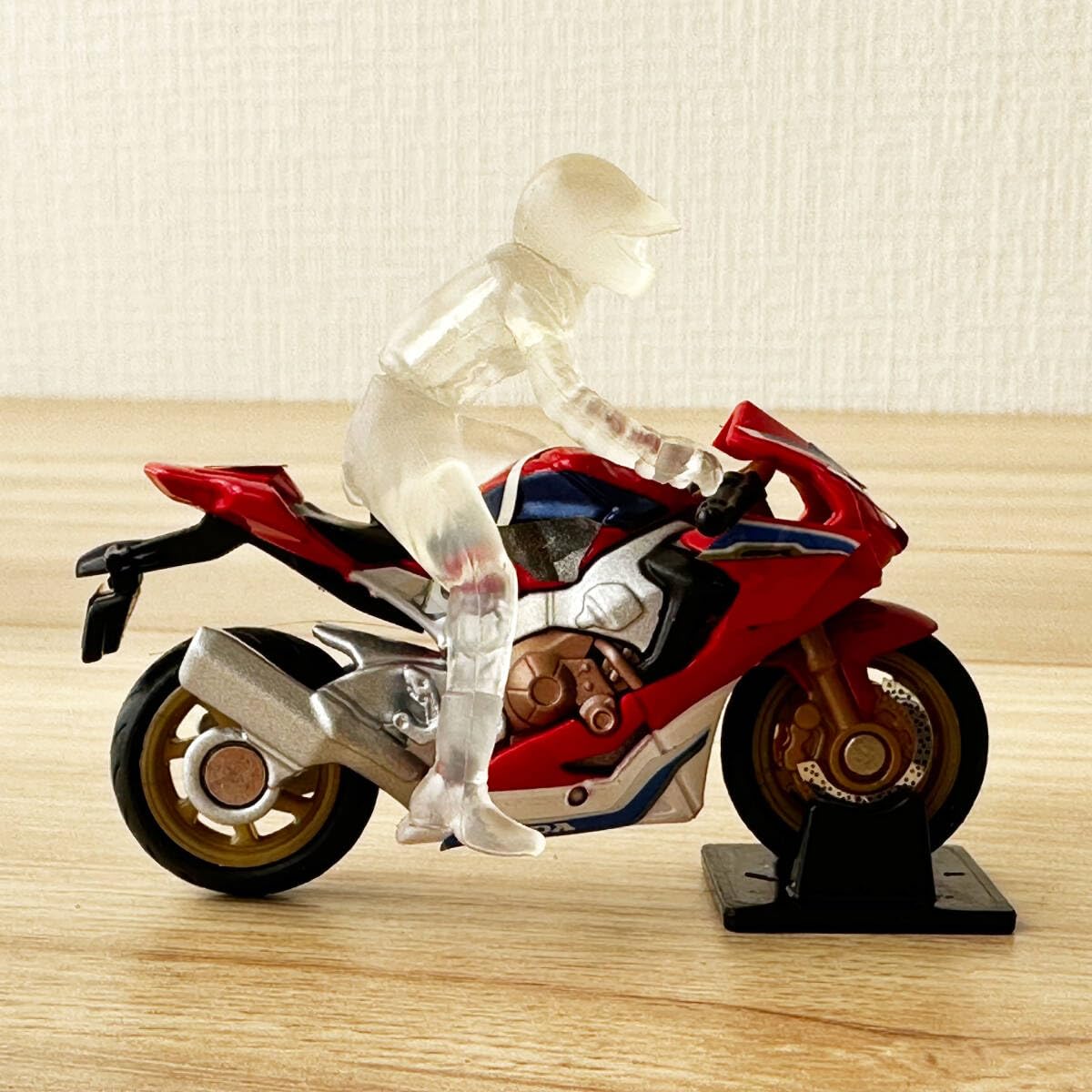 Amazon.co.jp: T695 TOMICA トミカ No.36 CBR1000RR ライダー スタンド